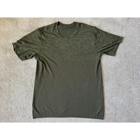 Lululemon Mens Olive Green Workout Shirt Top Sz M - Picture 1 of 5